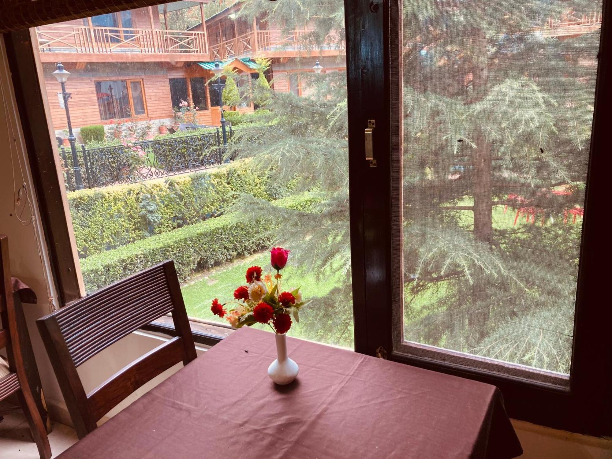 Hotel The North Wind In City Center, Manali エクステリア 写真